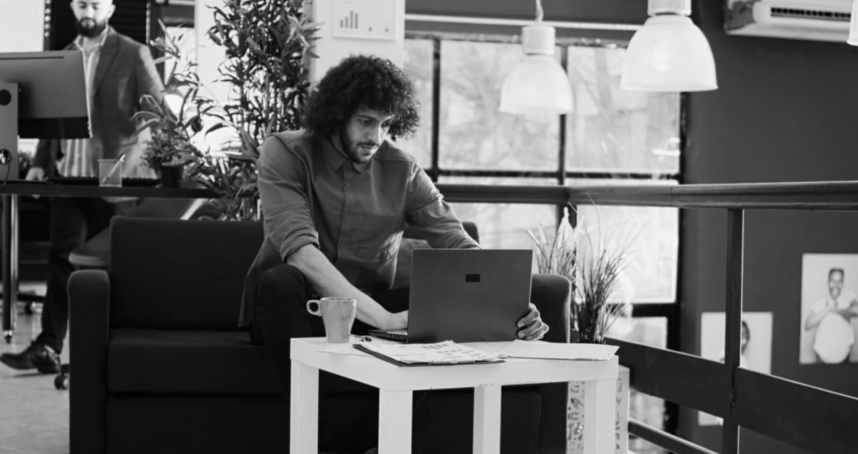 Tableau de bord d'analyse d'épargne retraite avec des projections sur 30 ans